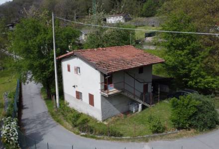 Capo di Ponte localit Deria vendesi casa indipendente con terreno